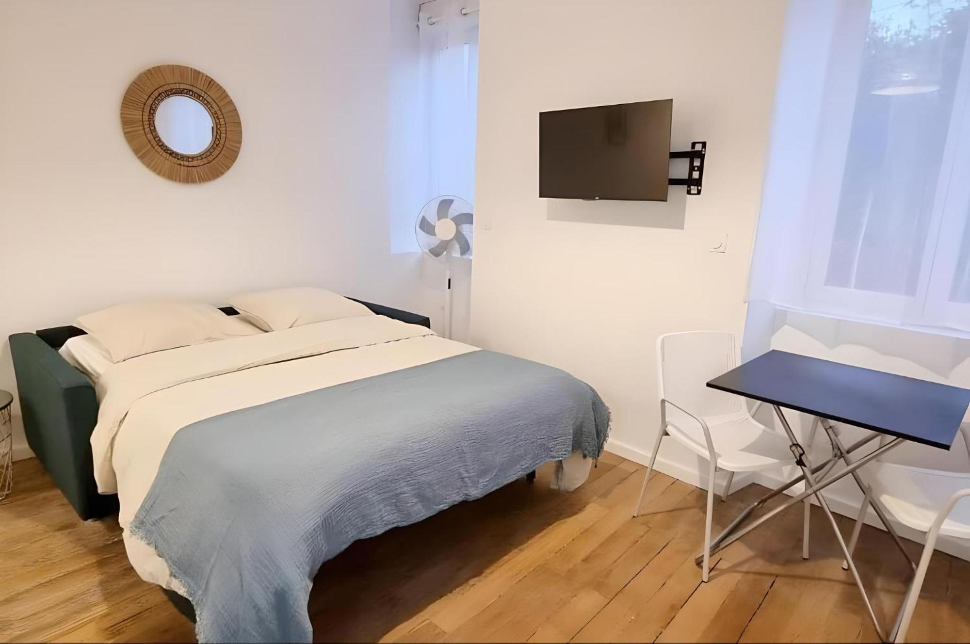 Large Studio Lumineux Et Neuf, Parking Gratuit Châteauroux Buitenkant foto